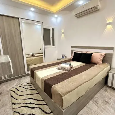 2 Bed Flat - Sleeps 6 - Pool - Parking - Wifi