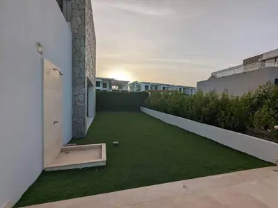 a small backyard with a yard of green grass at Somabay Retreat 2BR Apartment in Hurghada
