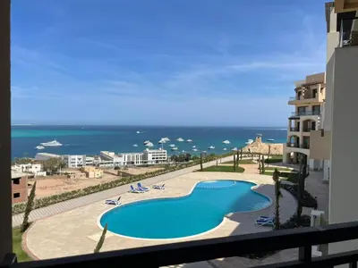 a view of a swimming pool and the ocean at شقه بغرفه نوم في الغردقه in Hurghada
