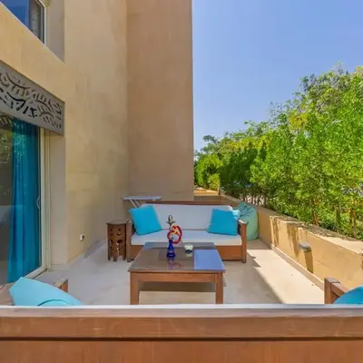 Modern apartment with great Pool & Beach access