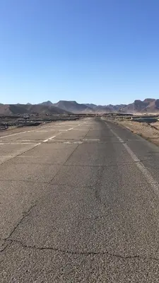 an empty road in the middle of the desert at Das Haus am Meer in Safaga