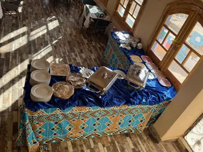 an overhead view of a table with dishes on it at ACHERTOD Nubian House in Naj‘ al Maḩaţţah