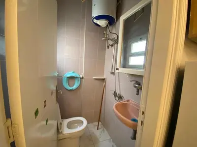 a bathroom with a toilet and a sink at Уютная квартира в светлых тонах рядом с легендарной улицей Шератон в центре in Hurghada