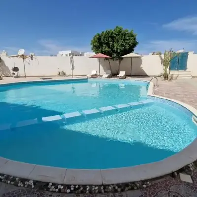 La bonita studio