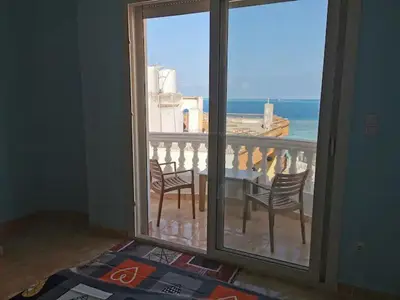 a room with a balcony with a view of the ocean at Schöne Europäische 3 Zimmer Wohnung in Al Dahar in Hurghada