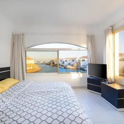 Aden Beach - Sea View room with beach access in Villa