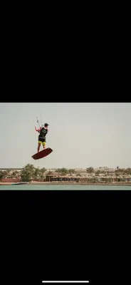 a man flying through the air on a snowboard at Tolles Modernes Studio in Selena Bay in Hurghada