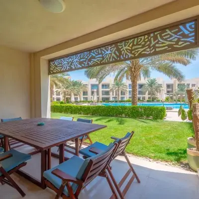Elegant apartment with pool and beach access