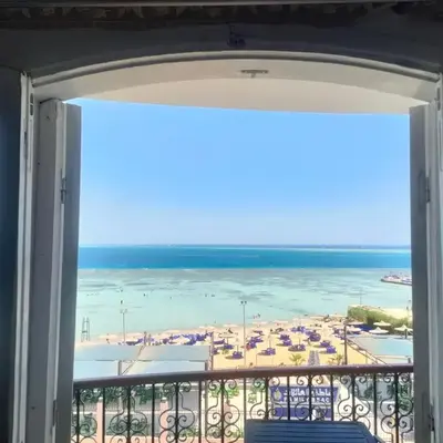 شقه فندقيه علي البحر