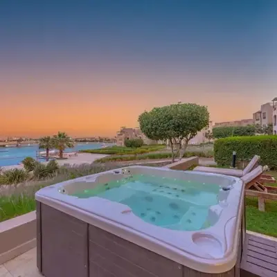 Gouna Retreat 2BR Apt Waterside Hot Tub & Pool