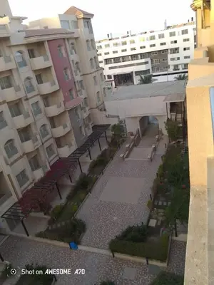 an overhead view of a courtyard with benches and buildings at الغردقة كومباوند فلورانزا خمسين in Hurghada