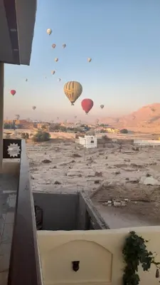 a group of hot air balloons flying in the sky at Carter Guesthouse Luxor 1 in ‘Ezbet Abu Ḥabashi