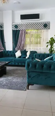 a living room with two blue couches in a room at منتجع لاكشيري جميع الرفاهيات و الكماليات in Hurghada