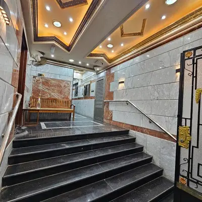 a set of stairs in a building with a bench at Dody rent services in Jazīrat al ‘Awwāmīyah