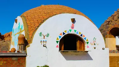 a building with an archway in the middle at ASSINGAR camp in Jazīrat Suhayl