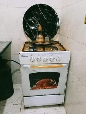 a stove with a turkey in the oven at الشواربي السياحي سوق الحارث in Aswan