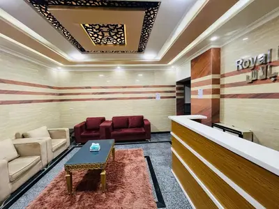 a lobby with a waiting room with a couch and a table at رويال بالاس in Hurghada