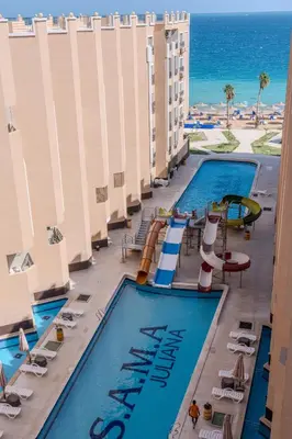 an overhead view of the pool at the beach hotel at Strandapartment mit Meerblick & Pool im Juliana Beach Resort, Hurghada in Hurghada