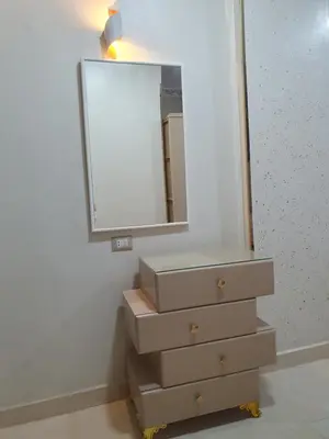 a dresser with a mirror and a dresser withdrawers at Queen Feryal in Jazīrat Aswān