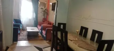 a hallway with chairs and a table in a room at شقه ب موقع متميز عل النيل in Maḩaţţat ash Shallāl