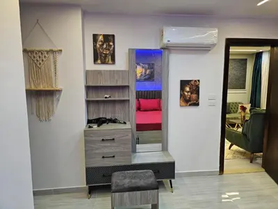 a dressing room with a dresser and a mirror at قرية الهمبرا السياحية بالغردقة in Hurghada