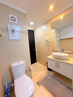 a bathroom with a white toilet and a sink at شقه فندقية متكامله 1 غرفه غايه فى الروعه والهدوء hurghada in Hurghada