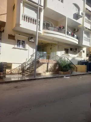 an empty street in front of an apartment building at شقة فندقية على البحر مباشرا 2 in Hurghada