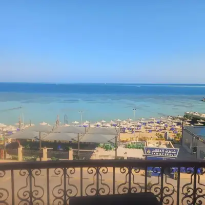 شقة فندقية على البحر مباشرا 2