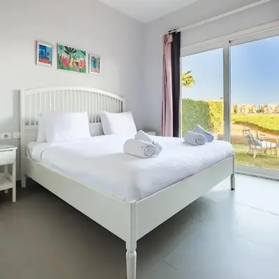 The 2BDR Warmhearted Waterside Apt