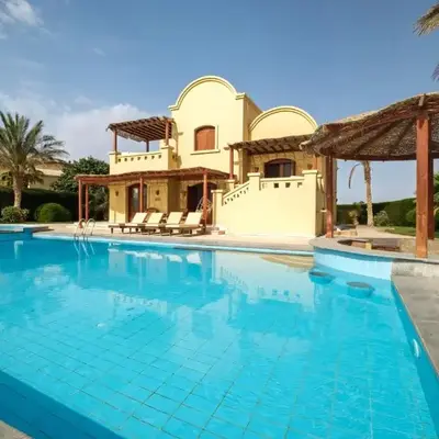 Serene 4BR Villa • Authentic West Golf