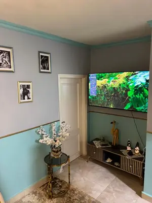 a living room with a large fish tank on the wall at Modernes Komfort mit Smart TV & Power W-LAN, Strandnähe in Hurghada in Hurghada