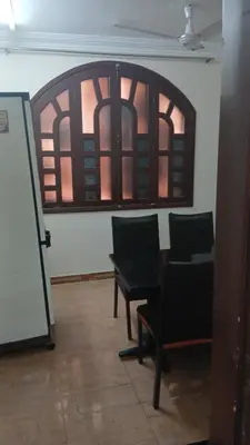 a room with a table and chairs and a window at الاقصر امتداد ش التليفزيون in Al Bayāḑīyah
