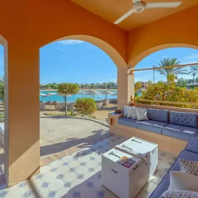 Rihanna apartment direct to the sea