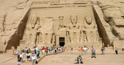 a large group of people standing in front of anaraoharaoh at abu simbel and luxor trip in Jazīrat Suhayl