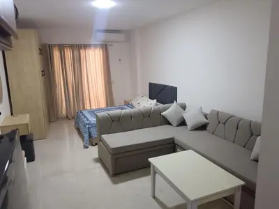 a living room with a couch and a bed at استوديو في ذهبية طيبة جولدن الغردقة in Hurghada