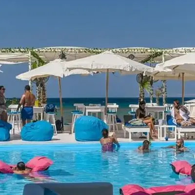 SELENA BAY Luxury Suite beach front hurghada Arena Bar & restaurant سويت فاخر سيلينا باى