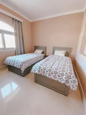 two beds sitting next to each other in a bedroom at Logement entier villa Marsa Alam, Égypte in Quseir