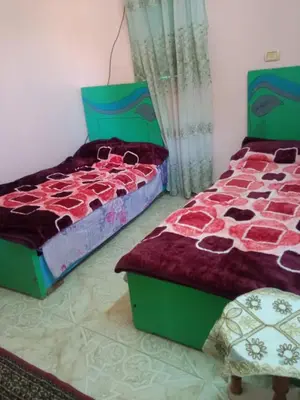 two twin beds in a room with at هاي موود in Jazīrat Aswān