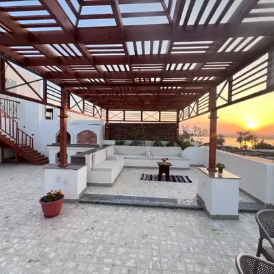 Spacious Luxury Nile-View Apartment on Upper Floor with Rooftop