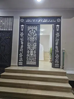 an entrance to a building with a black and white door at Hatschepsut hous in ‘Ezbet Abu Ḥabashi