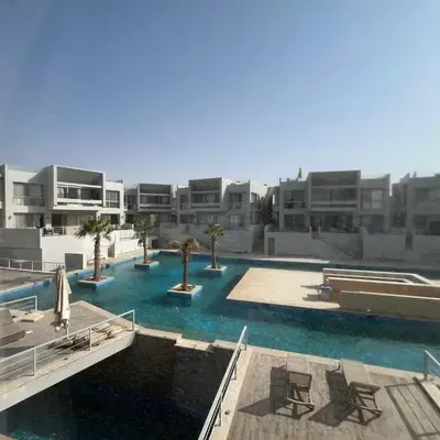 Bright 2Bdr with Stunning Pool Views – Sholan 1