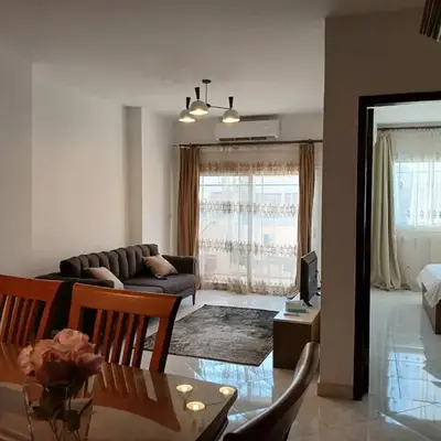 Flat 10 minutes from the airport