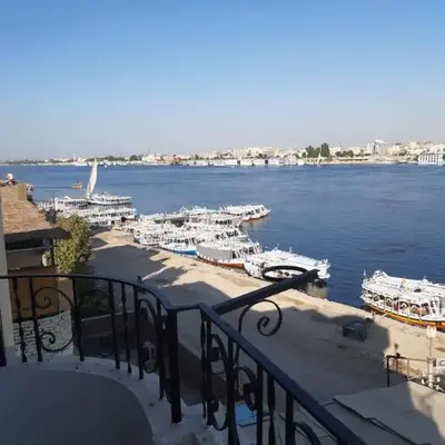Blue Sky Apartments & Restaurant