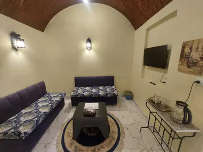 a living room with a couch and a table at Carter Guesthouse Luxor 5 in ‘Ezbet Abu Ḥabashi