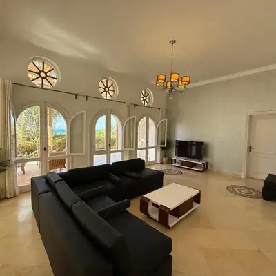 Hillside 4BR Villa