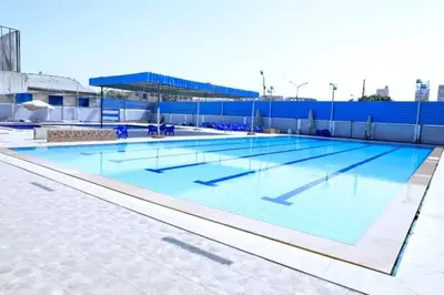 a large swimming pool on top of a building at فندق ميريت امون سوهاج in Jazīrat Maḩrūs