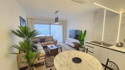 a living room with a couch and a table at Exklusive Ferienwohnung mit traumhafter Meeressicht in Hurghada
