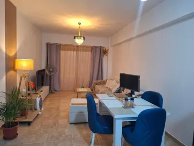 a living room with a desk with a computer on it at Apartman v Hurgade 2 izbovy , v rezorte Florenza,plne zariadeny in Hurghada