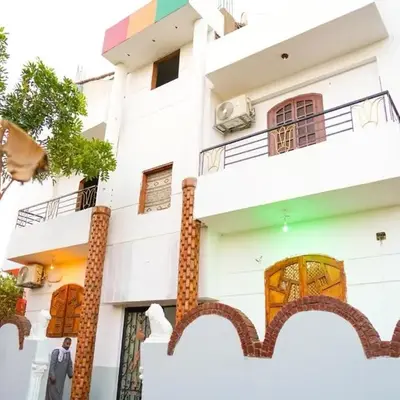 Aisha Guest House And Restaurant