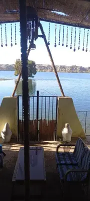 a view of the water from a beach with chairs at جيست هاوس جبل شيشه سيدون in Maḩaţţat ash Shallāl